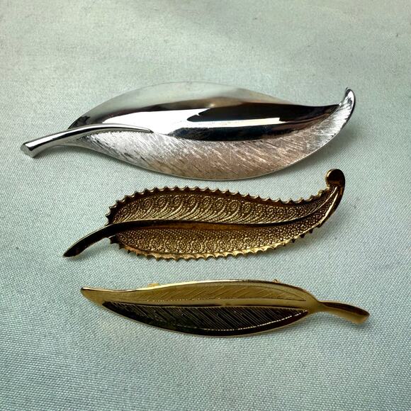 Unbranded Jewelry - Vintage Set Of Three Goldtone & Silvertone Metal Leaf Brooch Pins